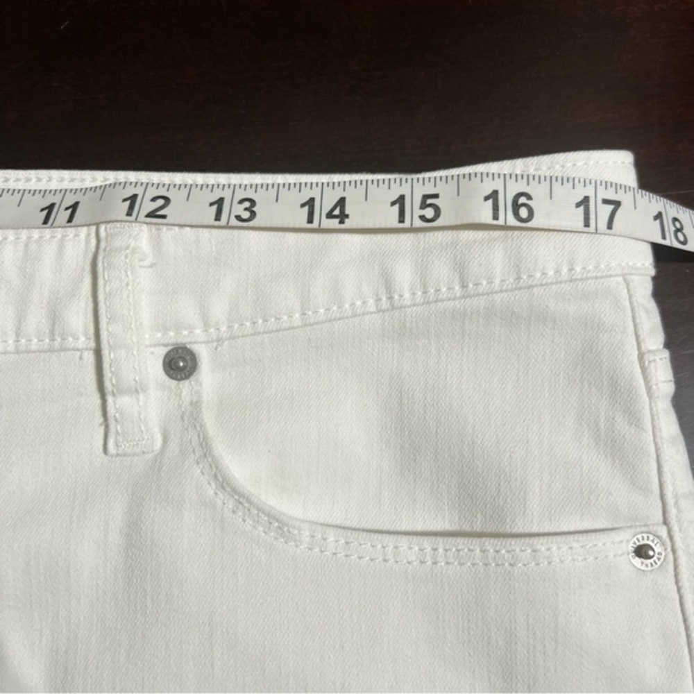 Universal Thread White Denim Shorts 14/32R | Summer Classic,‎ BBQ-Approved - Picture 7 of 11
